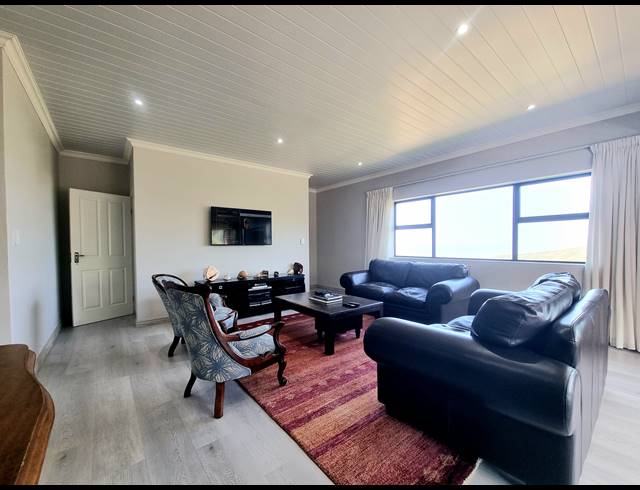 4 BEDROOM HOUSE FOR SALE IN DANA BAY